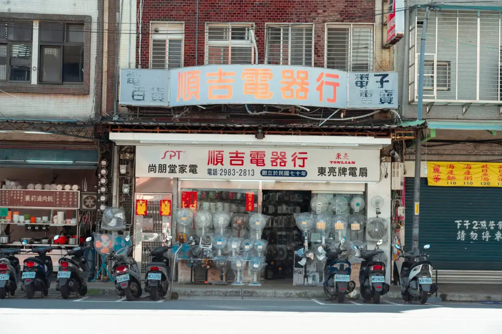 舞台背景设计材料与工艺对比：打造海南高端活动视觉亮点