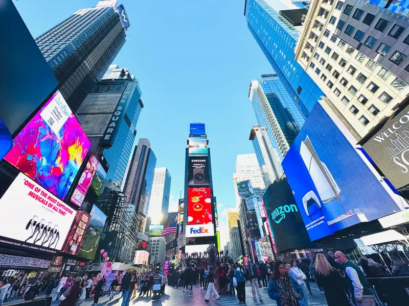 活动主视觉设计在海南企业发布会中的应用方案与案例
