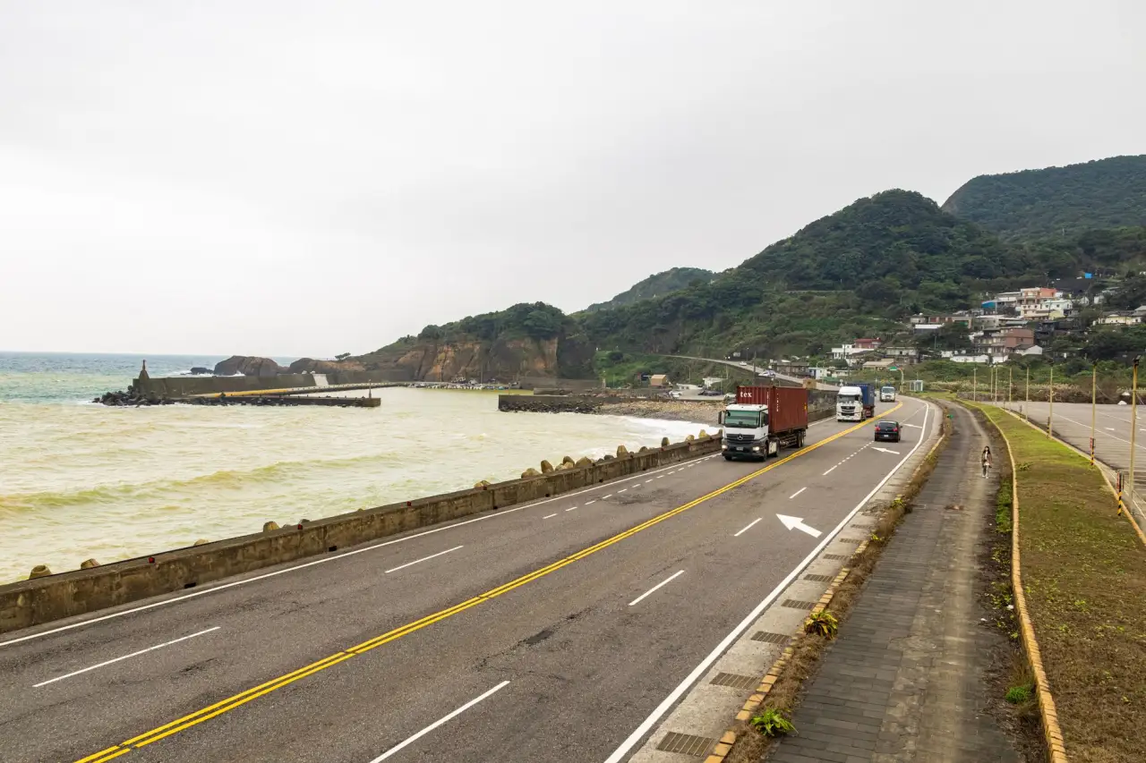 活动主视觉设计新趋势:从静态舞台背景到沉浸式互动场景构建