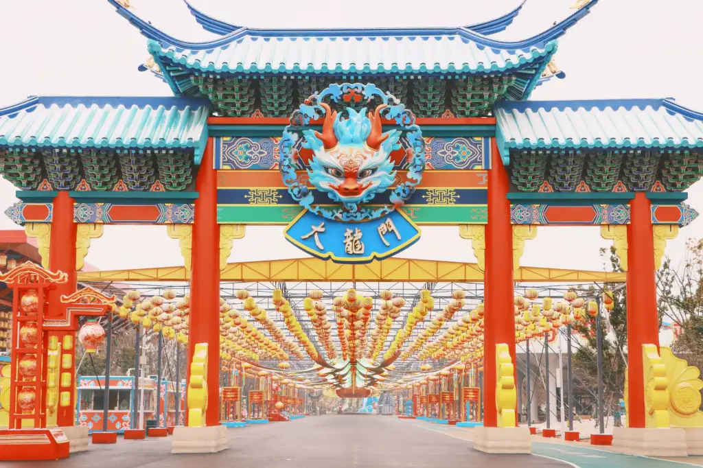 海南会展活动主视觉设计趋势与舞台背景材质选择指南