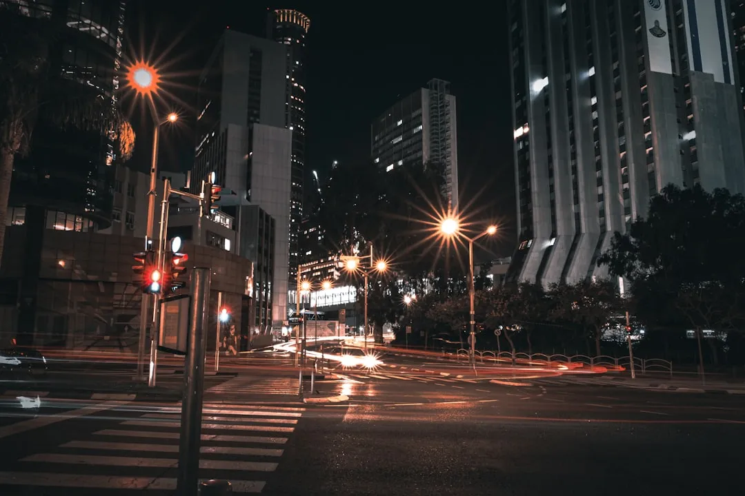 海南活动主视觉设计趋势：沉浸式舞台背景与数字技术的融合应用